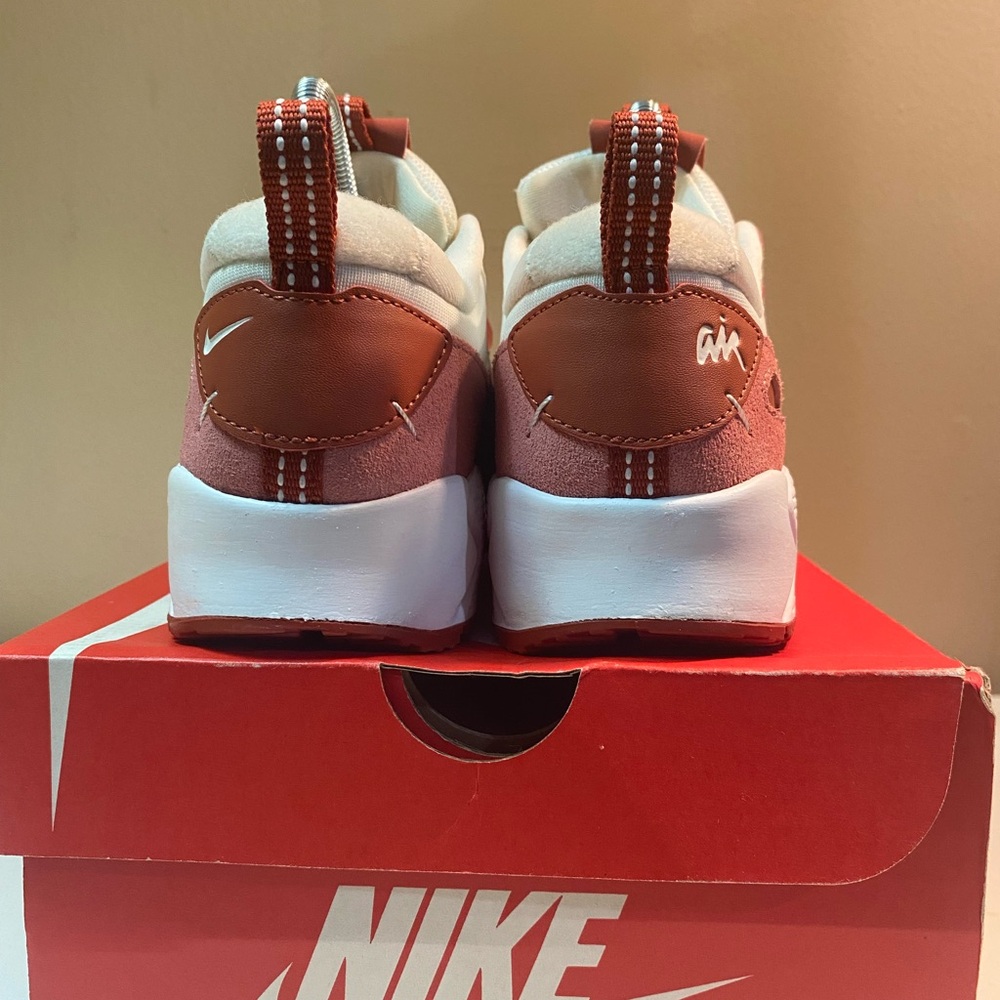 🔥 NIKE WOMEN’S AIR MAX 90 ‘FUTURA’ RED STARDUST/RUGGED ORANGE SZ 6.5 FQ8881-618 - Picture 10 of 10